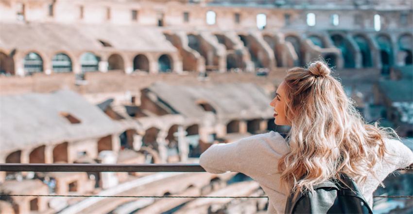 背景模糊效果下的人像照