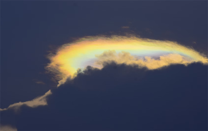 彩虹雲產生的原因