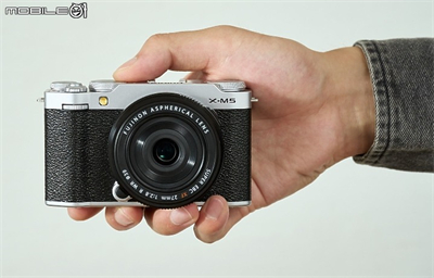 FUJIFILM X-M5
